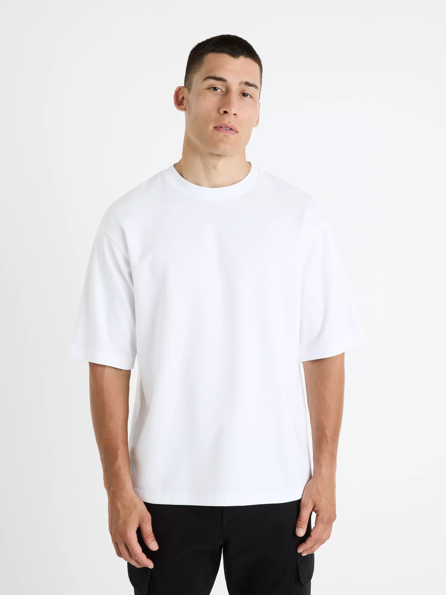 Tričko Fehem Oversize (1) Tričko Fehem Oversize (1)