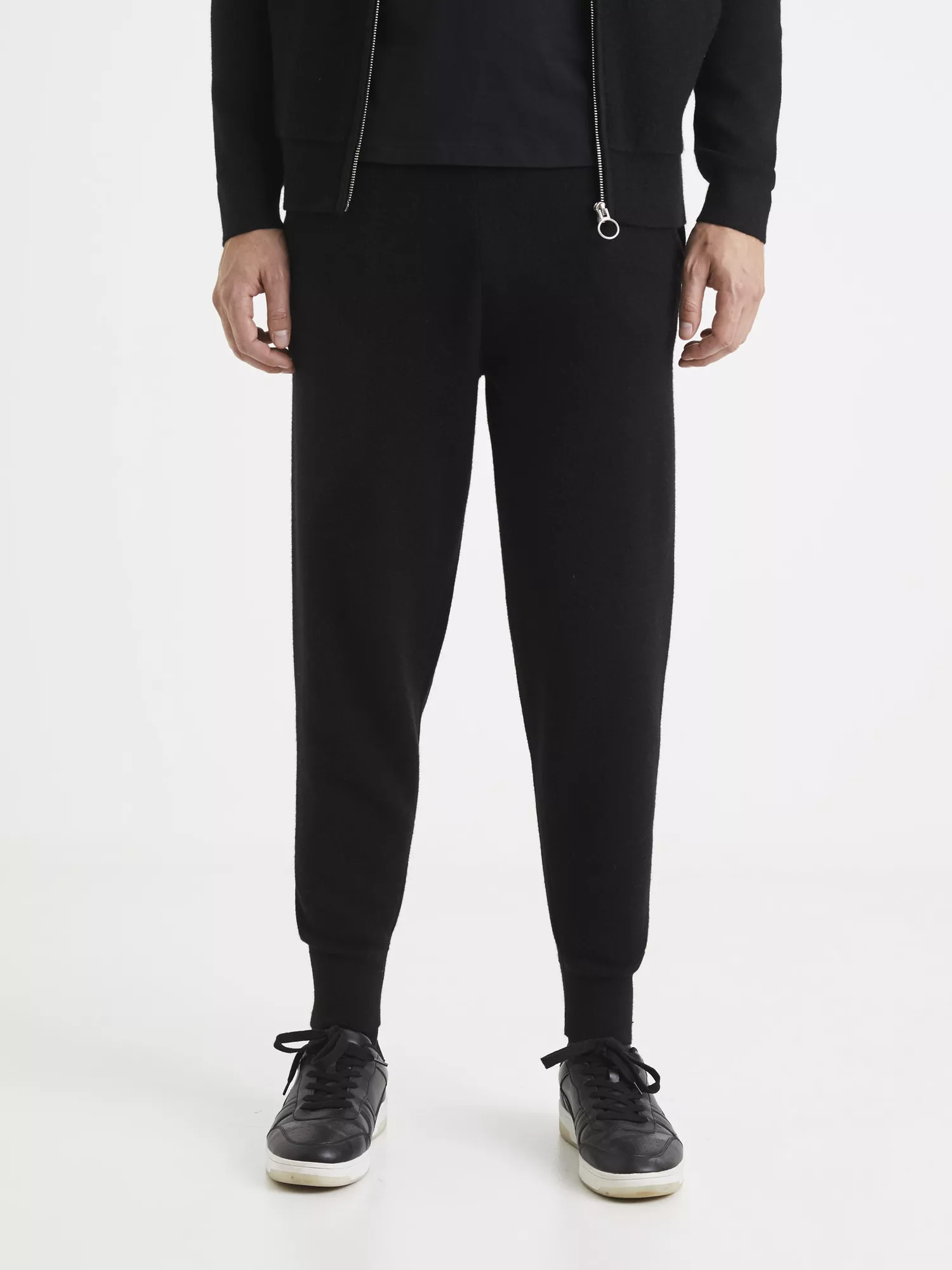 Sportovní jogging tepláky Vojogsweet (1) Sportovní jogging tepláky Vojogsweet (1)