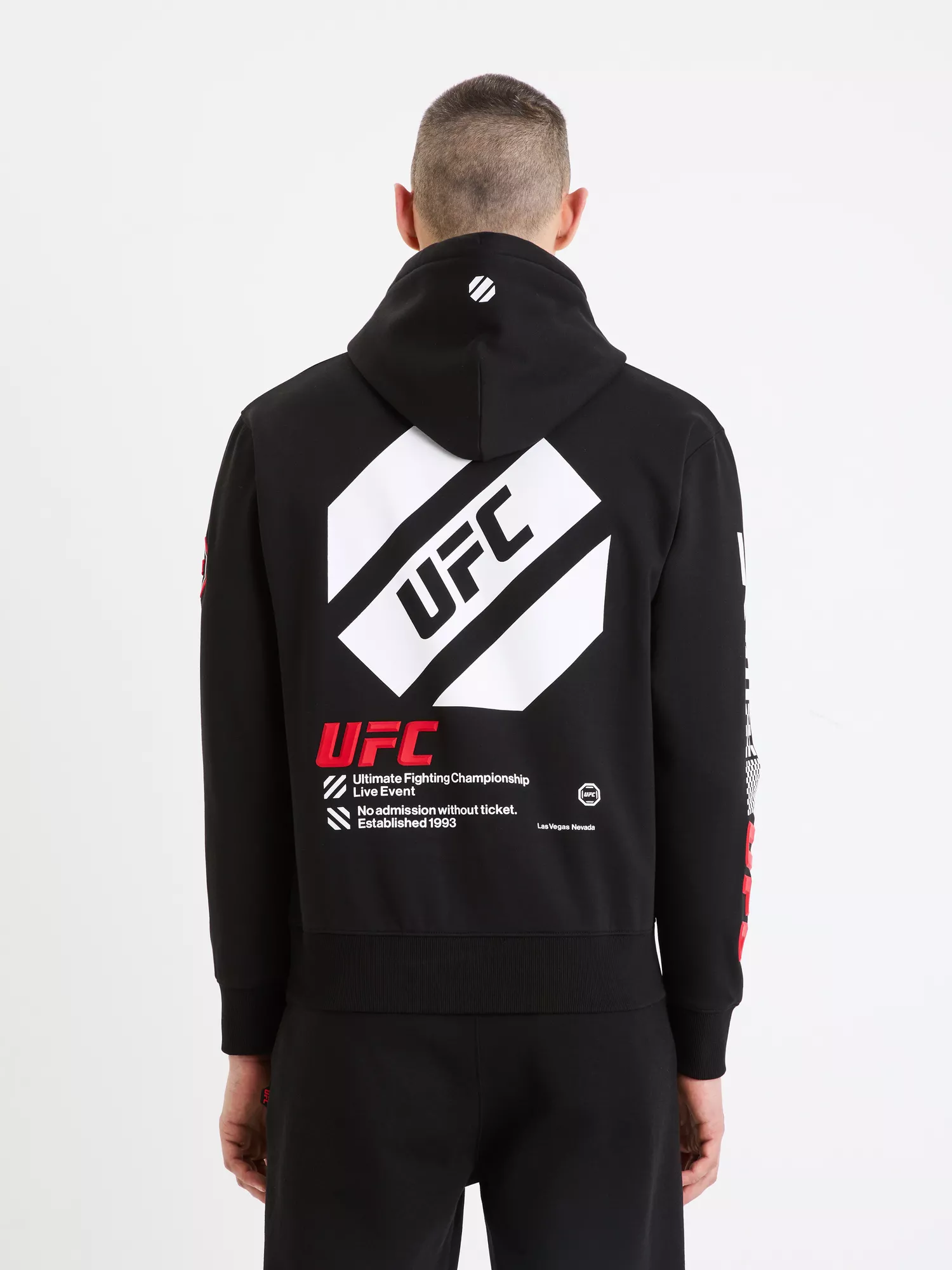 Mikina s kapucí UFC (2) Mikina s kapucí UFC (2)