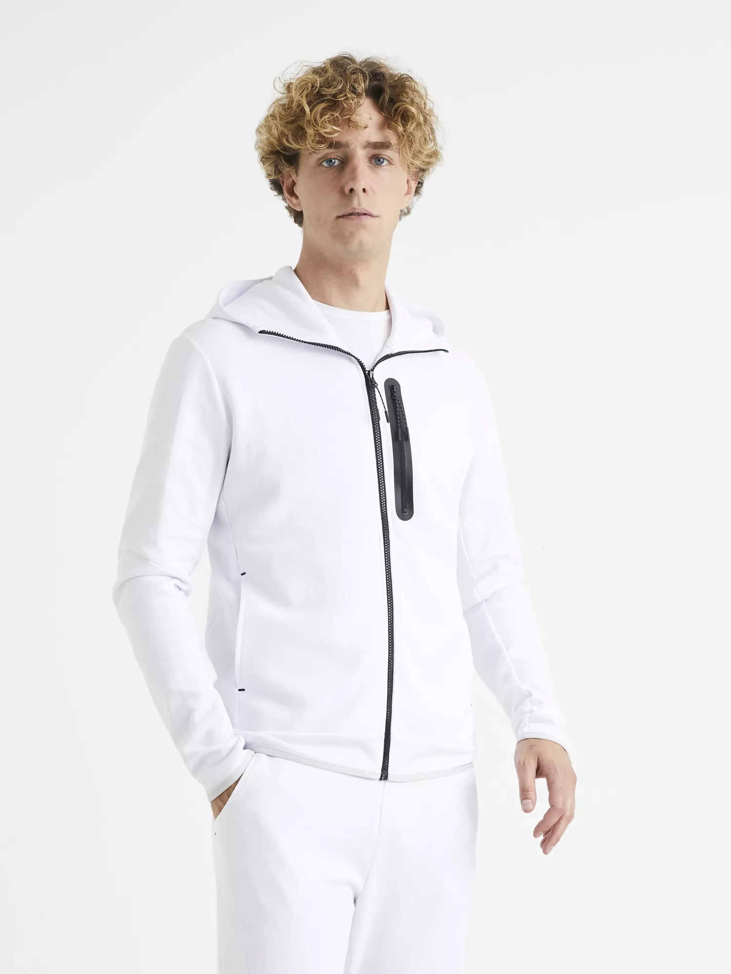 Mikina Veyoke s kapsou na zip (1) Mikina Veyoke s kapsou na zip (1)
