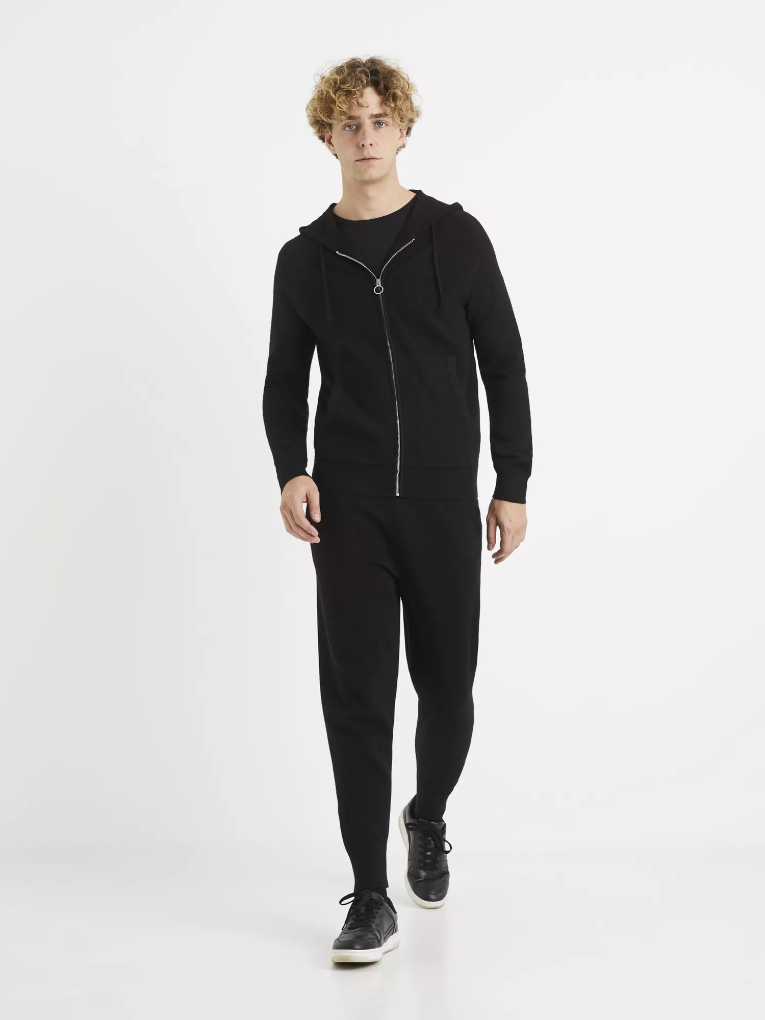 Sportovní jogging tepláky Vojogsweet (4) Sportovní jogging tepláky Vojogsweet (4)