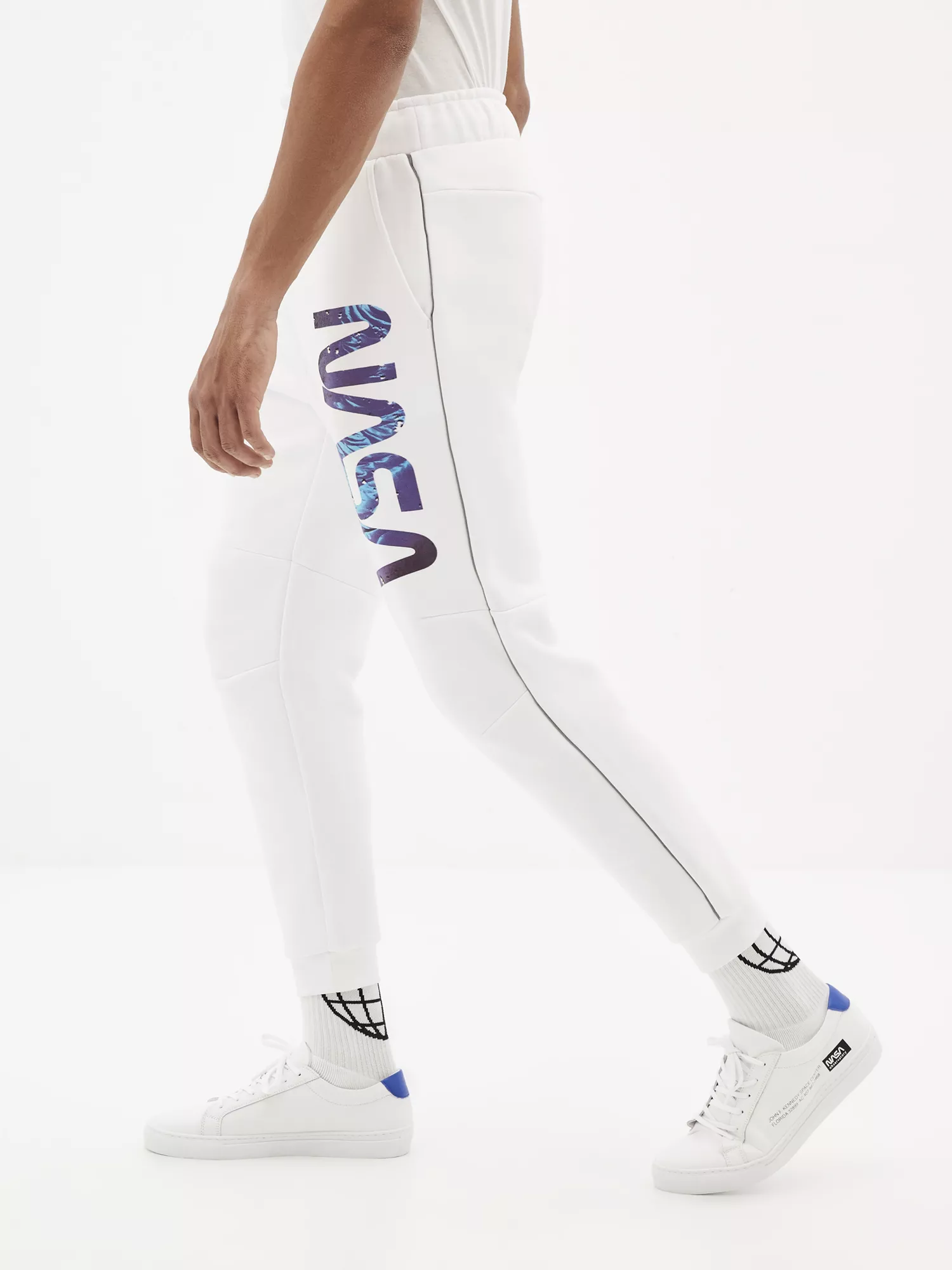 Sportovní tepláky NASA (4) Sportovní tepláky NASA (4)