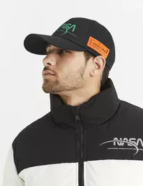 Kšiltovka s nápisem NASA